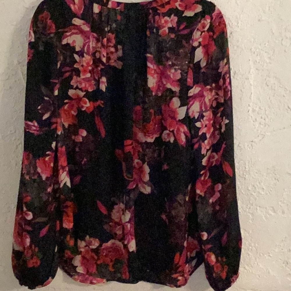 Beautiful Roses Top - Picture 3 of 3